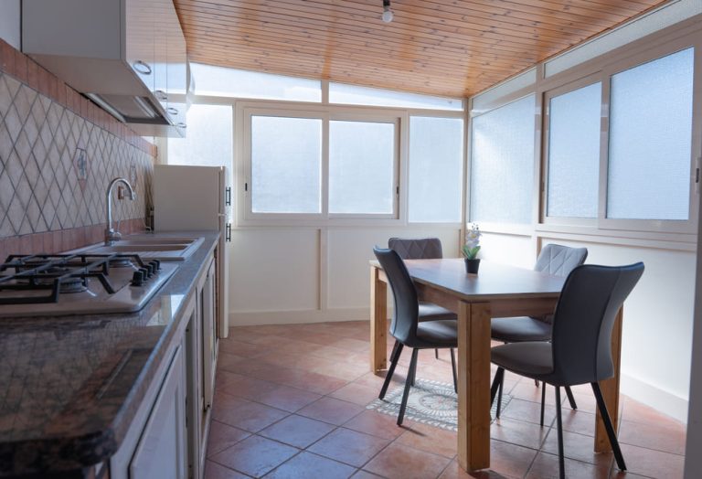 cucina-con-zona-pranzo.jpg