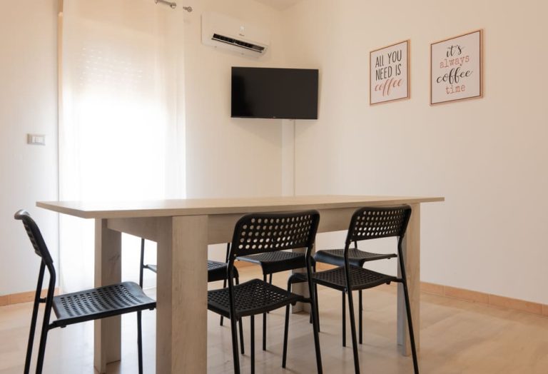 zona-pranzo-con-tv.jpg